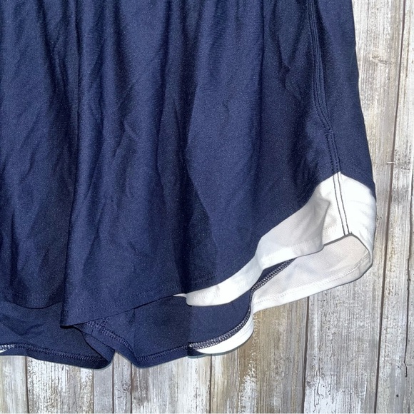 Under Armour Women’s Play Up 3.0 Shorts in navy blue with white trim Size XXL - Picture 2 of 5